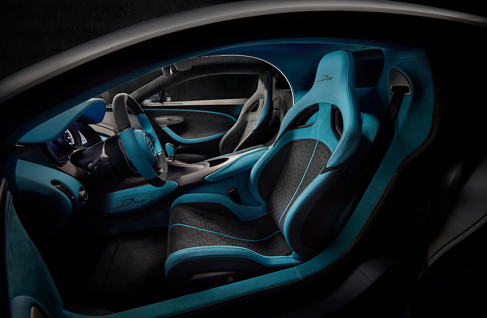 Divo Racing Blue 座舱